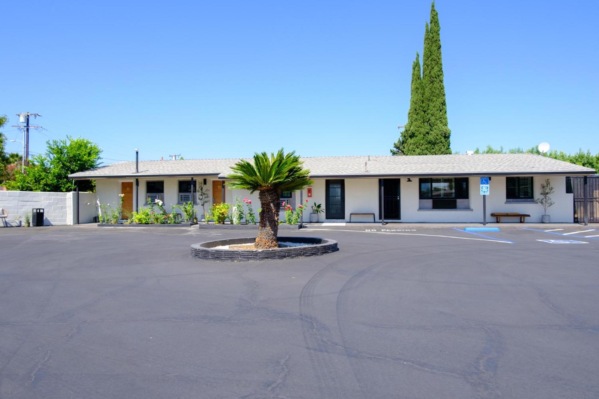 Adobe Inn Monterey Park Buitenkant foto