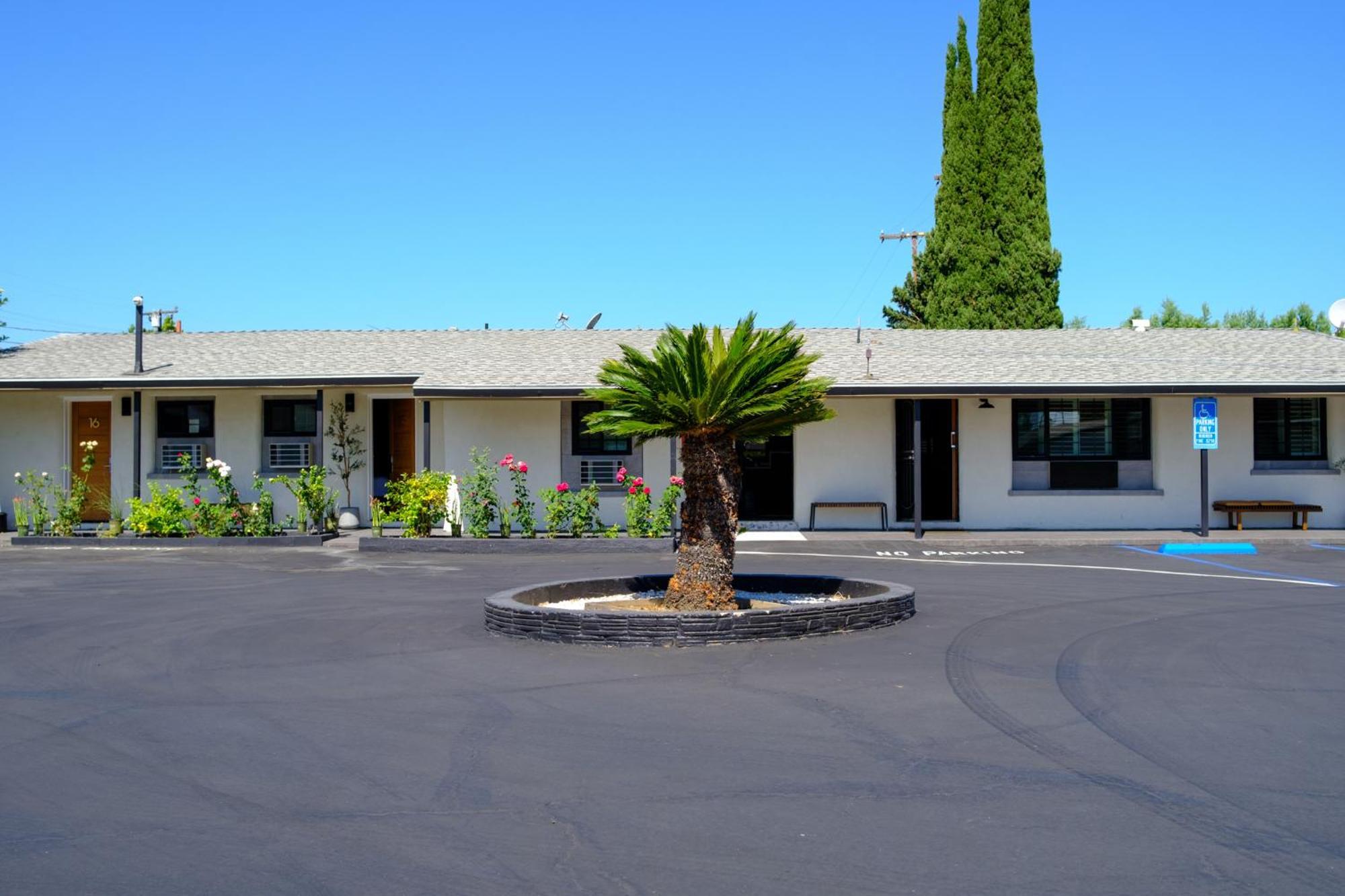 Adobe Inn Monterey Park Buitenkant foto