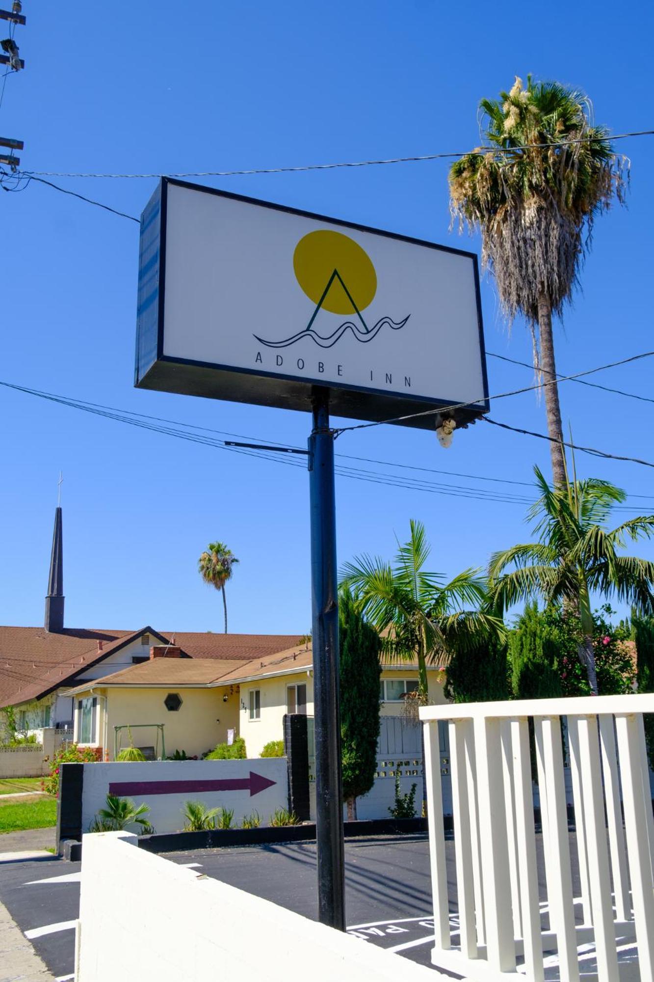 Adobe Inn Monterey Park Buitenkant foto